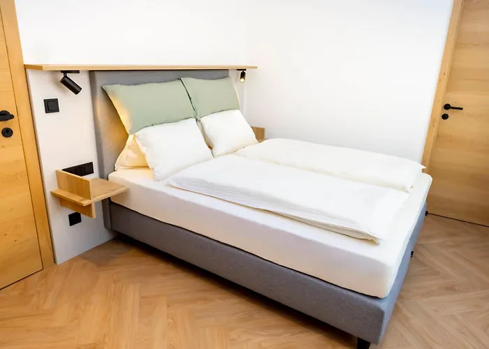 Zum Lenz ゲストハウス 4*