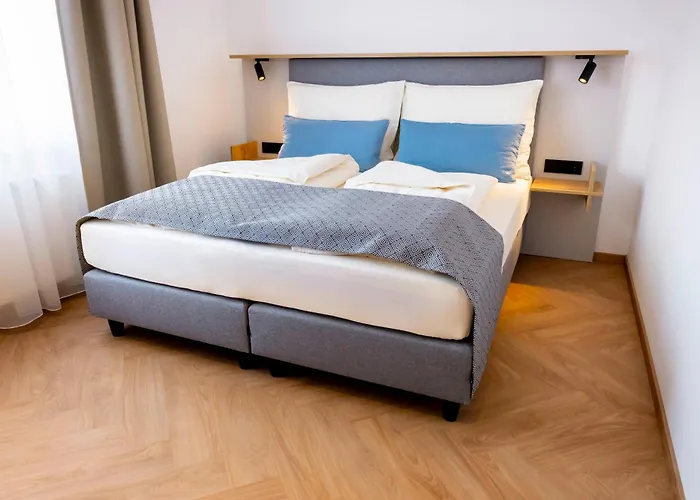 Zum Lenz ゲストハウス 4*