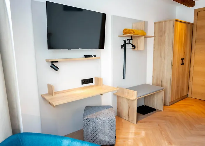 ゲストハウス Zum Lenz 4*